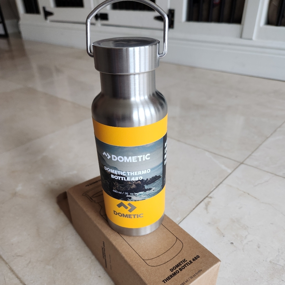 NEW Dometic metal water bottle with handle. 16oz. Yellow.
